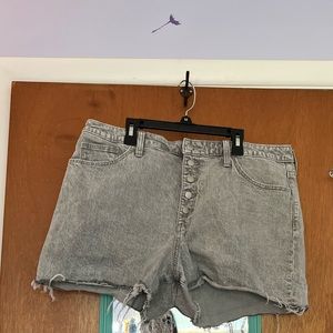 Universal thread button fly shorts